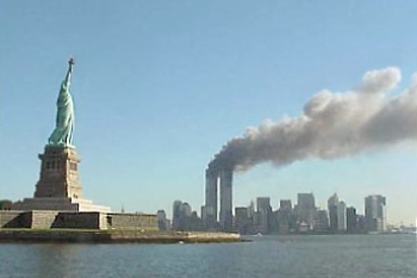 National_Park_Service_9-11_Statue_of_Liberty_and_WTC_fire